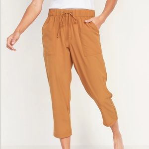 Old Navy Stretch Tech Crop Pant